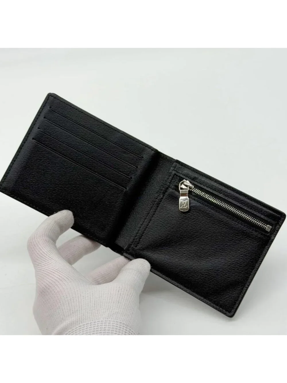 Louis Vuitton Portefeuille Amerigo NM Taiga Wallet